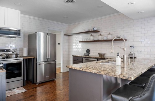 Oak Cliff House | Play Stay Dallas Home w Gym Gameroom Wifi