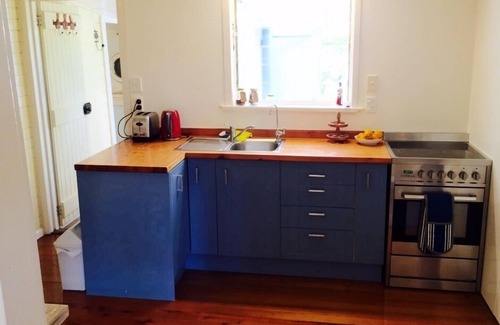 Pakaraka House | Ploughman's Cottage - Bay of Islands Getaway