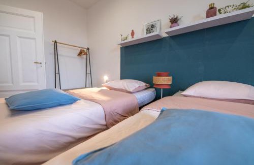 Sablon Apartment | Plumeria - Grand Appartement 75m2 - Au calme avec Jardin - Idéal Famille ou Groupe de Travailleurs - Parking Public Gratuit - 2 Chambres - 4 Lits séparés