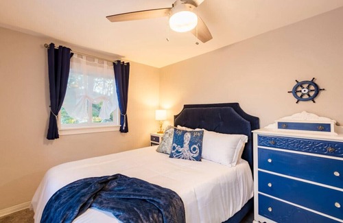 St. Petersburg - Clearwater House | Plush K&Q Beds w/Hot Tub near St Pete & Beaches