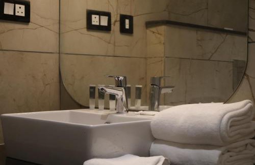 Vellore Hotel | PNS NAKSHATRA LUXURY - hotel