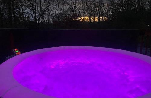 East Stroudsburg House | Pocono cabin with private pool at Shawnee Mtn