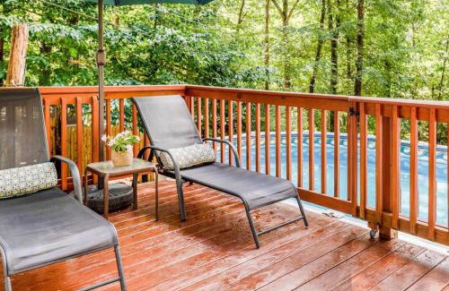 East Stroudsburg House | Pocono cabin with private pool at Shawnee Mtn
