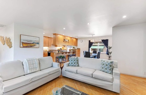 Point Loma Heights House | Point Loma 3 bedroom/2bath. Unit B upstairs.