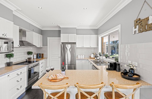 Kilmore East House | Poloma Farm Stay - Scenic Country Getaway