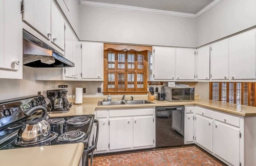 Whitehaven House | Pomona Cottage