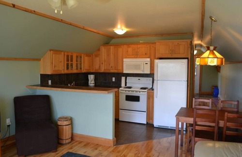 Pomquet Cottage | Pomquet Beach Cottages - Lovely loft apartment above garage