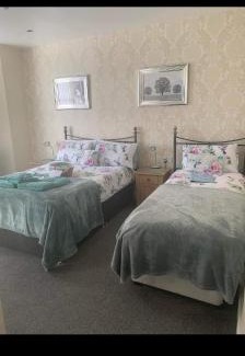 Blackpool Town Center House | PONDEROSA B&B with free onsite parking and breakfast included
