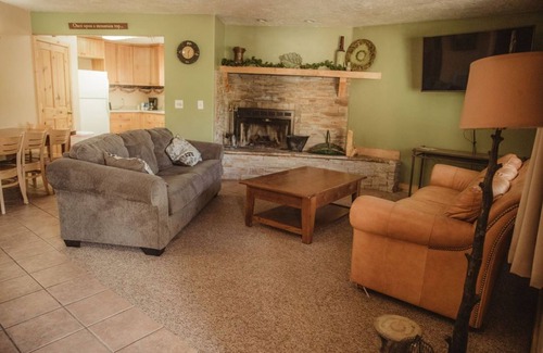 Sevier Cabin | Ponderosa Cabin (Deluxe)