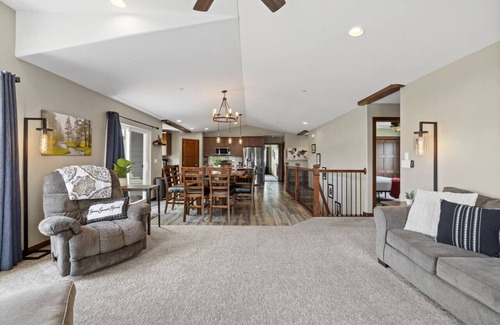 Colonial Pine Hills Apartment | Ponderosa Mile Retreat