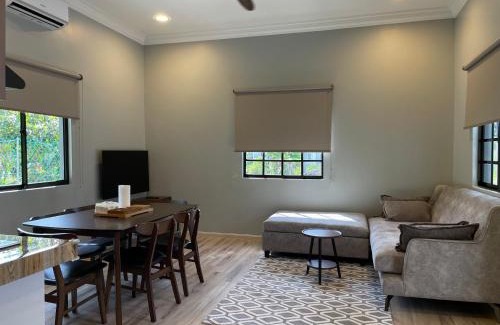 Gua House | Pondok Selesa Homestay