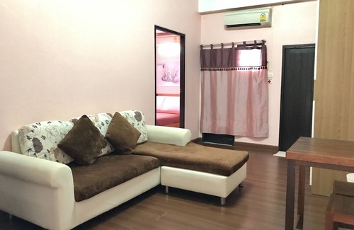 Nai Mueang Hotel | Ponlaan Apartment
