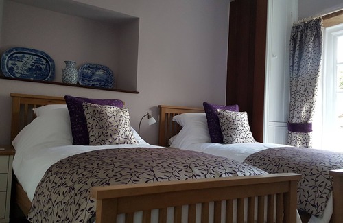 Ammanford Bed & Breakfast | Pontyclerc Farm House B&B
