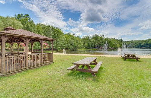 East Stroudsburg House | Pool and Lake Access, Yard Poconos Family Getaway