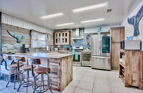 Holiday Isle House | Pool, Fire Pit, Free Boat Ride | Navigators Nest