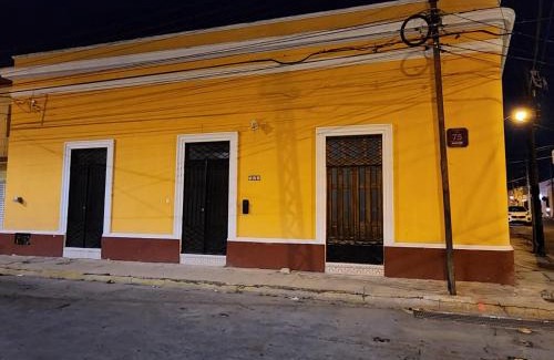 Centro House | Pool, garden and colonial charm!