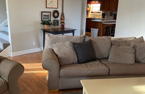 Byrdstown House | Pool/Grill, Dale Hollow Lake and nearby Sunset Marina with Mountain view