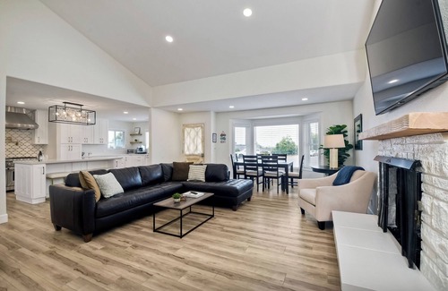 Olde Carlsbad House | Pool | Hot Tub | BBQ | Games | Arcade | Ping Pong