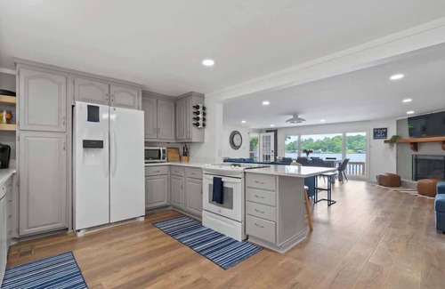 Hardwick House | Pool, Hot tub, Kayaks, Mini Golf, + Boat Slip