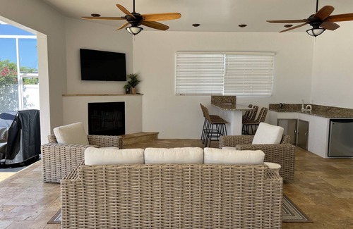 Vamo House | Pool house close to beaches, restaurants and amusement park