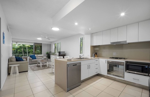 Casuarina Apartment | Pool View 3-Bed Oasis in Drift Resort