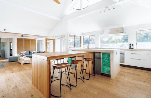 Mount Eliza House | Poolside Haven Your Mount Eliza Family Getaway