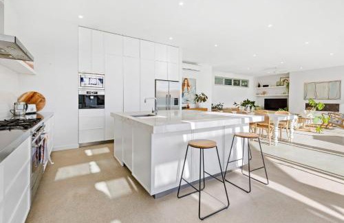 Mount Eliza House | Poolside Paradise Mount Eliza