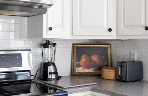 Honey Brook House | Poolside Villa among farmland views