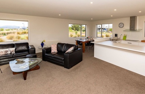 Te Anau House | Poppa Pete's - Te Anau Holiday Home