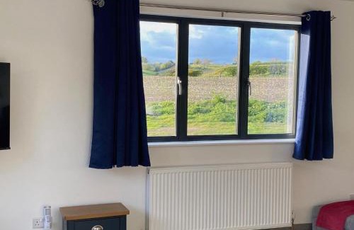 Newark upon Trent House | POPPY LUXURY LODGE Sleeps 8 at Fairview Farm, Ravenshead, Nottingham Near Sherwood Forest, Dog Friendly, Farm Stay great for wedding groups, families, Hen Do's, friends gatherings with amazing views