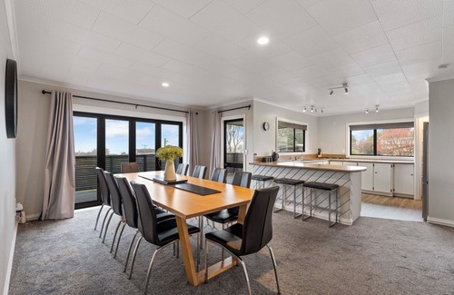 Richmond Heights House | Poppy's Bach - Lake Taupo Holiday Home