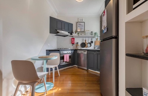 Albert Park Apartment | Port Phillip Bay Perfection in Albert Park