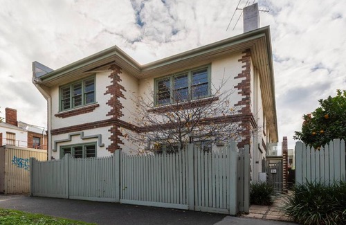 Albert Park Apartment | Port Phillip Bay Perfection in Albert Park