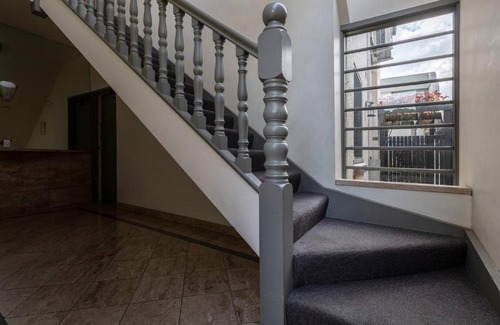 Albert Park Apartment | Port Phillip Bay Perfection in Albert Park