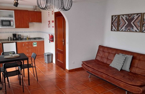 Reguengos de Monsaraz Apartment | Porta Reguengos Modern Apartment free on street parking