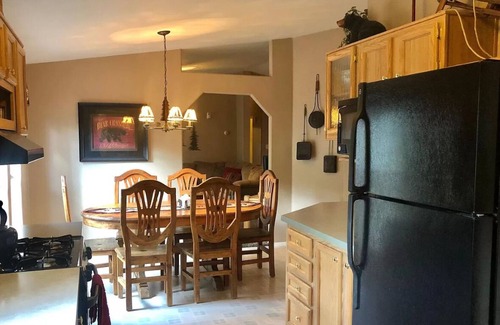 Mountain Pine Estates Cabin | Porter Mountain Cabin w/horse corral near biking hiking horseback riding trails