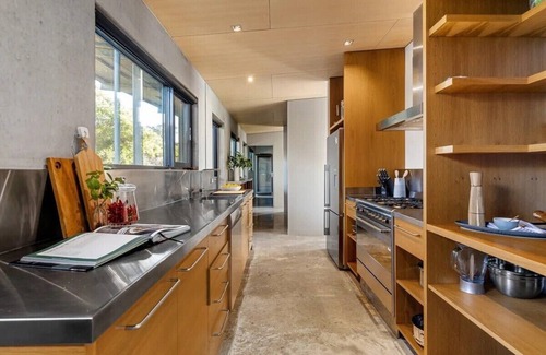 Portsea House | Portsea Sanctuary, Gas Heat Pool & Gardens