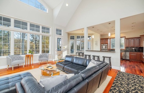 Bracey House | Portside Villa Luxury Rental on Lake Gaston