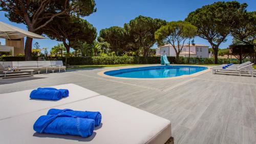 Quarteira Villa | Portuguese mansion close to marina, golf and beach.