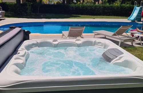 Quarteira Villa | Portuguese mansion close to marina, golf and beach.