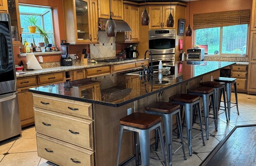 Gateway House | Potential wedding venue. 4-bedroom house. dog friendly. Extra travel trailers.