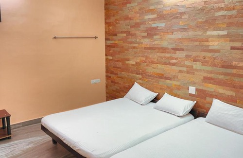 Chottanikkara Hotel | PPG HOMES