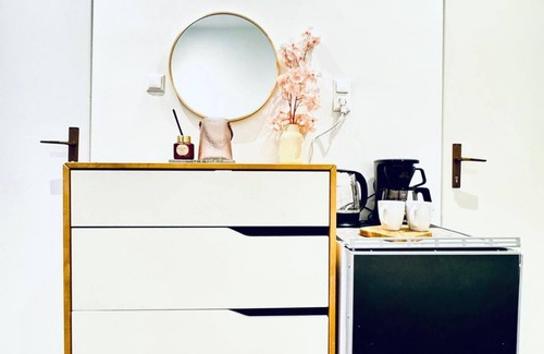 Klosterneuburg Apartment | Practical Studio Stay with Kitchen, Laundry & Great Location