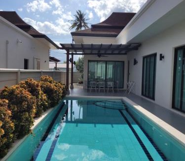 Wang Pong Villa | Pranatarn Pool Villa Coral Color