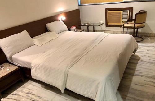 Mulund West Cabin | Pravasi Residency