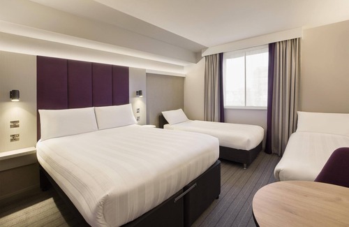 Bathgate Hotel | Premier Inn Livingston - Bathgate
