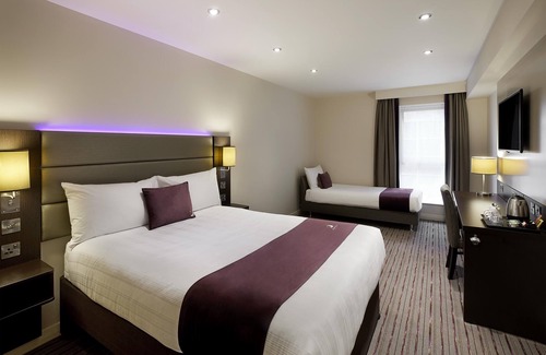 Gresford Hotel | Premier Inn Wrexham North - A483