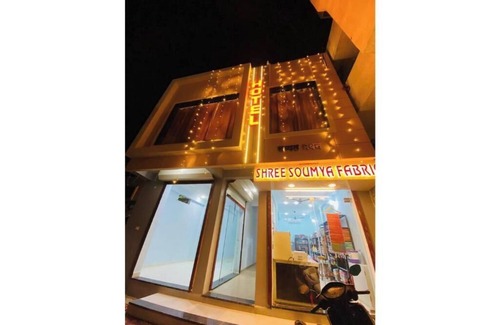 Maheshwar Apartment | Premium 8 bed private dorm AC @ StayMore