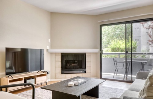 Downtown Burbank Apartment | Premium Burbank 1BR w/ BBQ, Gym & Pool, near TJ & WF, by Blueground