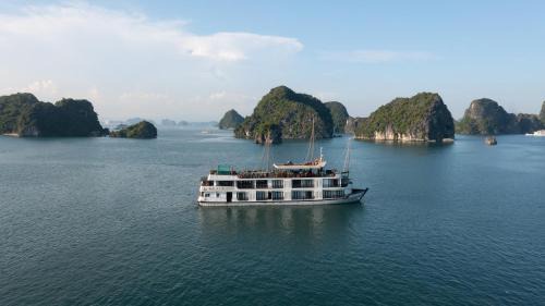 Bai Chay Boat Rental | Premium Cruises Halong - Lanha Bay